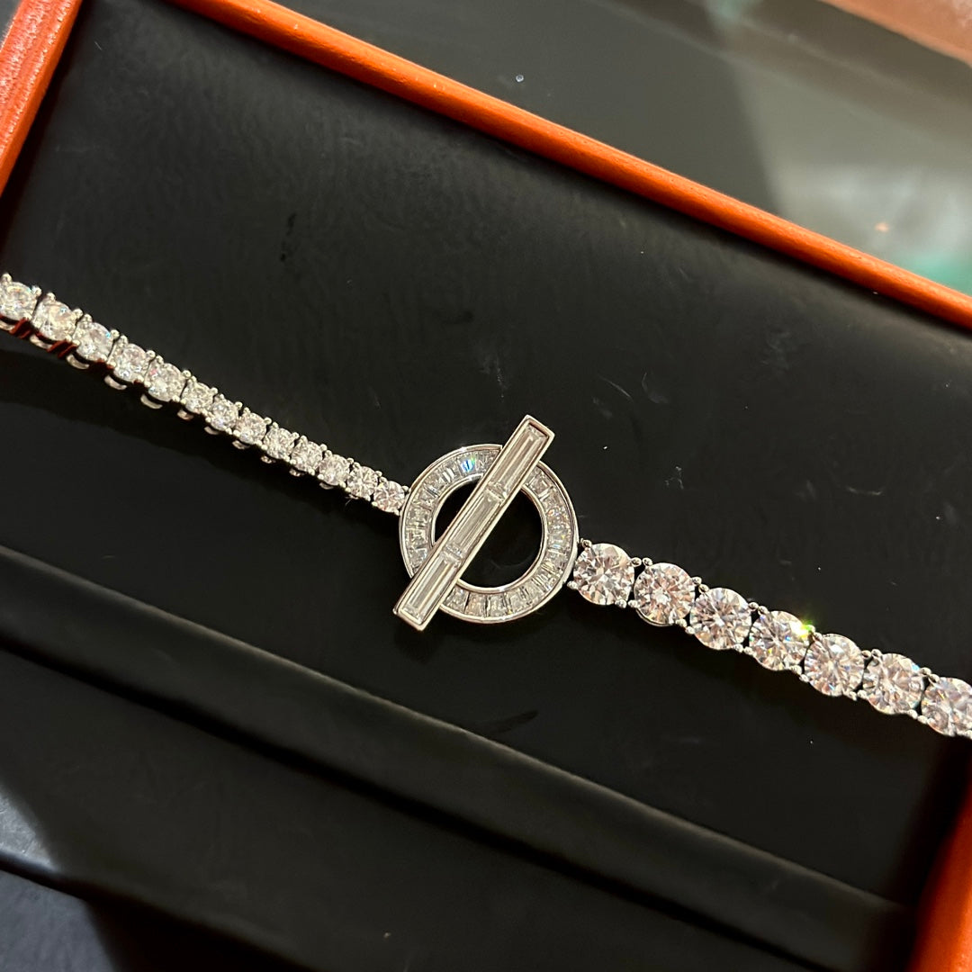 18K Finesse Link Diamond Hermes Bracelet